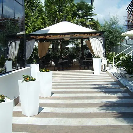 La Perla 3* Riva del Garda