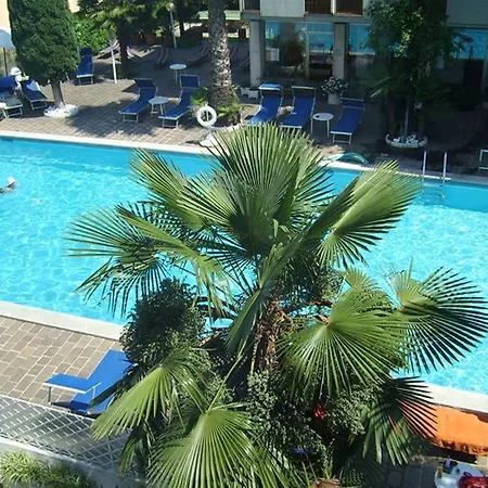 La Perla Hotel
