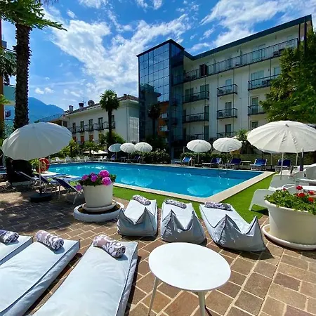 Ξενοδοχείο La Perla 3*